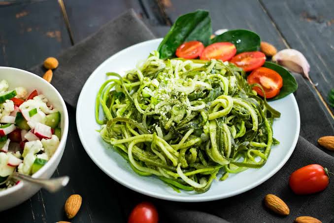 Kabak Spagetti ve Avokado Sos