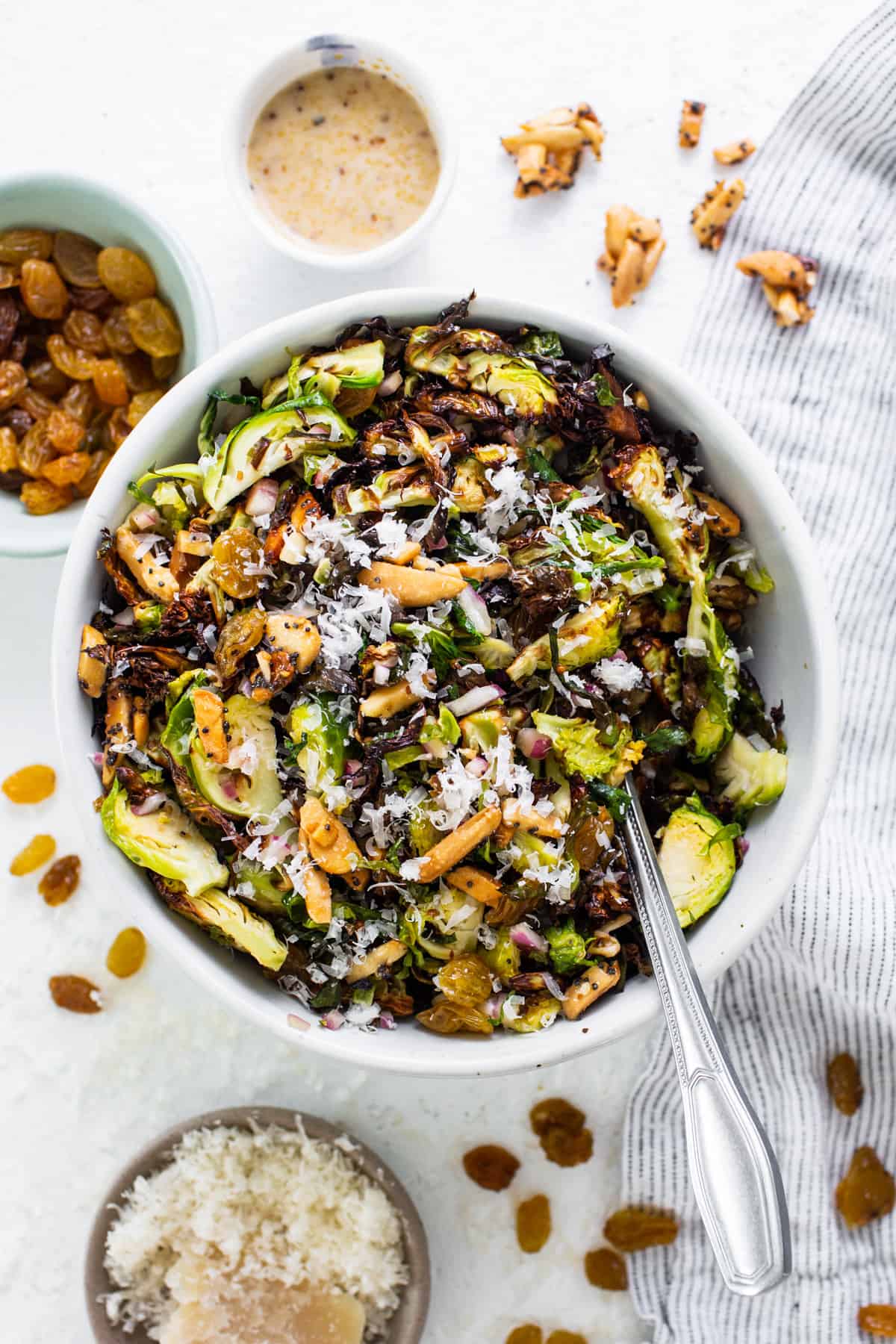 Soslu Çıtır Brüksel Lahanası Salatası